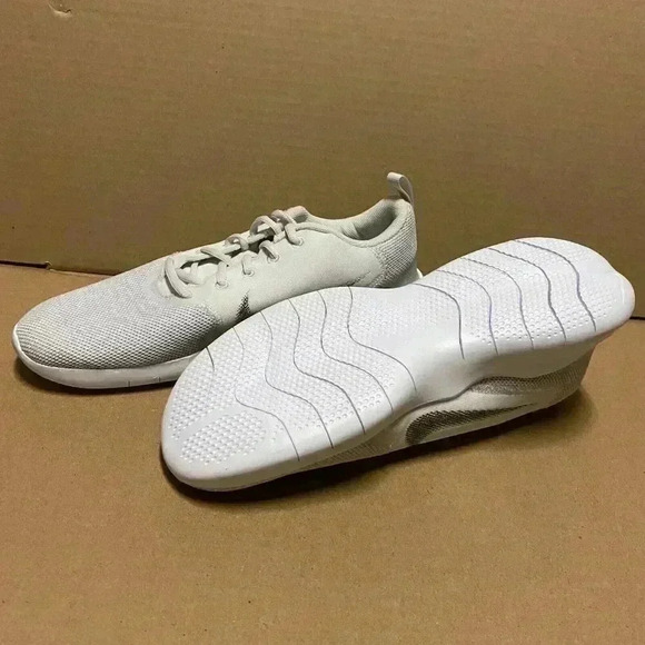 Nike Flex Experience Run 10 Platinum Tint Shoes Women Size 11 White New With Tag - Picture 2 of 2